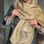 شال تافته طلایی با اکسسوری دٌرنا