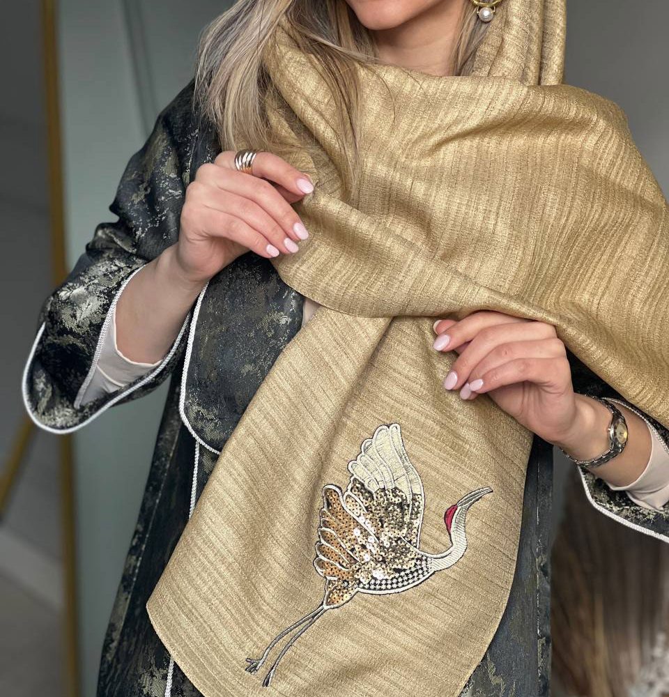 شال تافته طلایی با اکسسوری دٌرنا