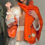 شال تافته نارنجی با اکسسوری آینه