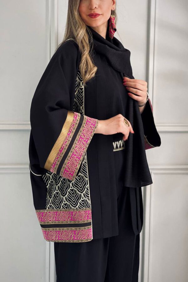 مانتوی کوتاه مشکی سرخابی
