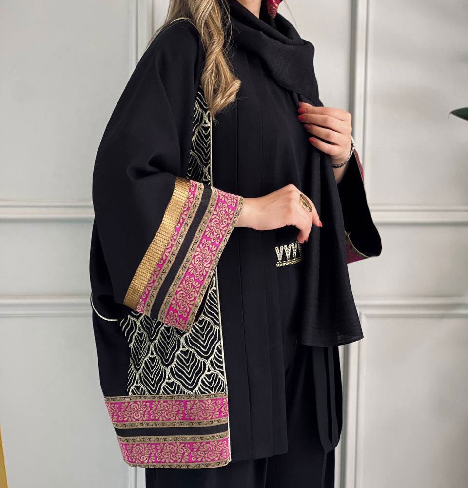 مانتوی کوتاه مشکی سرخابی