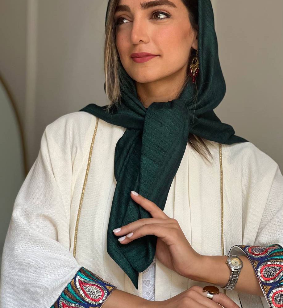 روسری تافته سبز با اکسسوری آینه