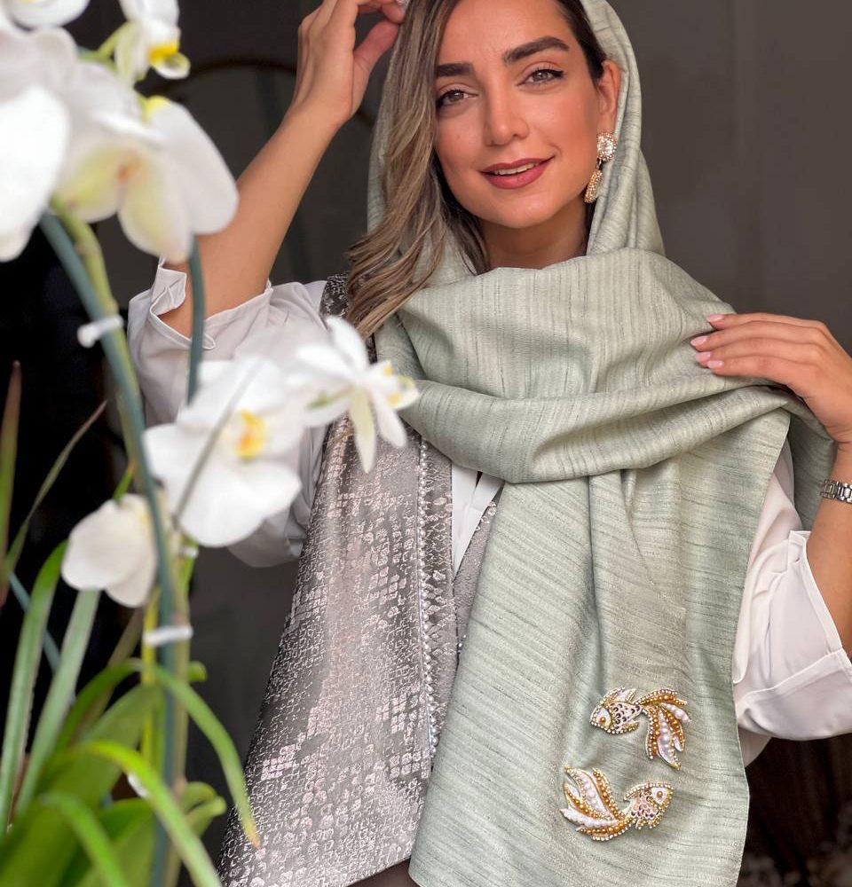 شال تافته سبز تيفاني با اكسسوري ماهي