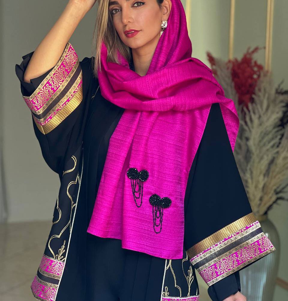 شال تافته سرخابي با اكسسوري گُل آويز