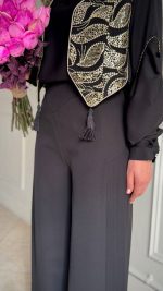 شلوار مشکی کرپ بغل پیلی دار مهژین (ماه زندگی ) - Image 2