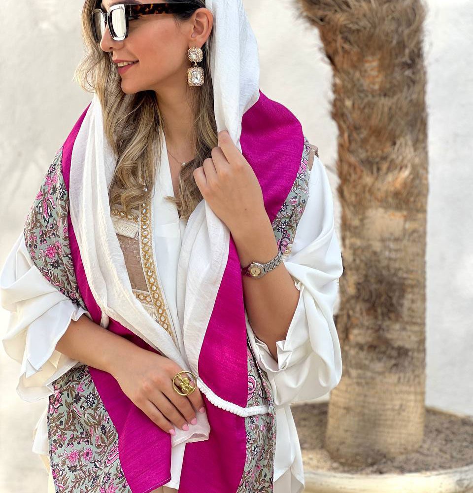 شال سفيد سرخابي گلدار