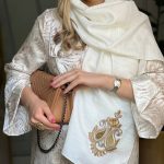 شال تافته سفید با اکسسوری بٌته جقه