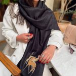 شال تافته مشكي با اكسسوري دو اسب